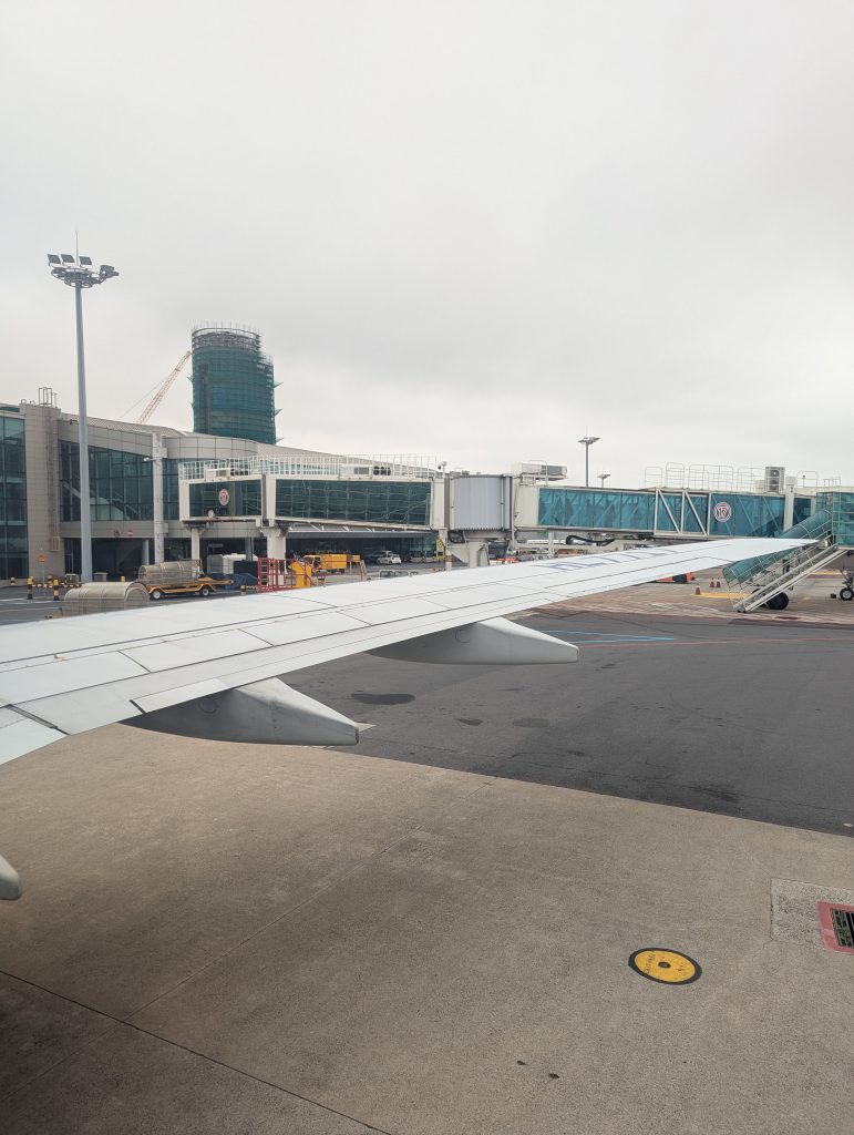 帰国時の済州国際空港と飛行機の窓から見える景色