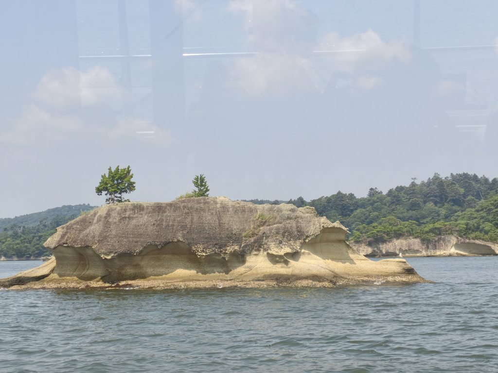 松島湾一周遊覧船から間近で見えた絶景の島々