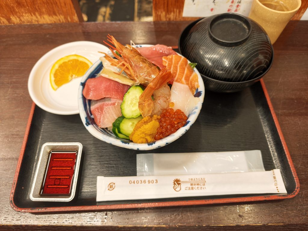 仙台場外市場「杜の市場」の魚河岸処 仙で食べた極上海鮮丼（上）